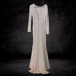 NEW Bella & Bloom white sequin dress (M) with attached train.